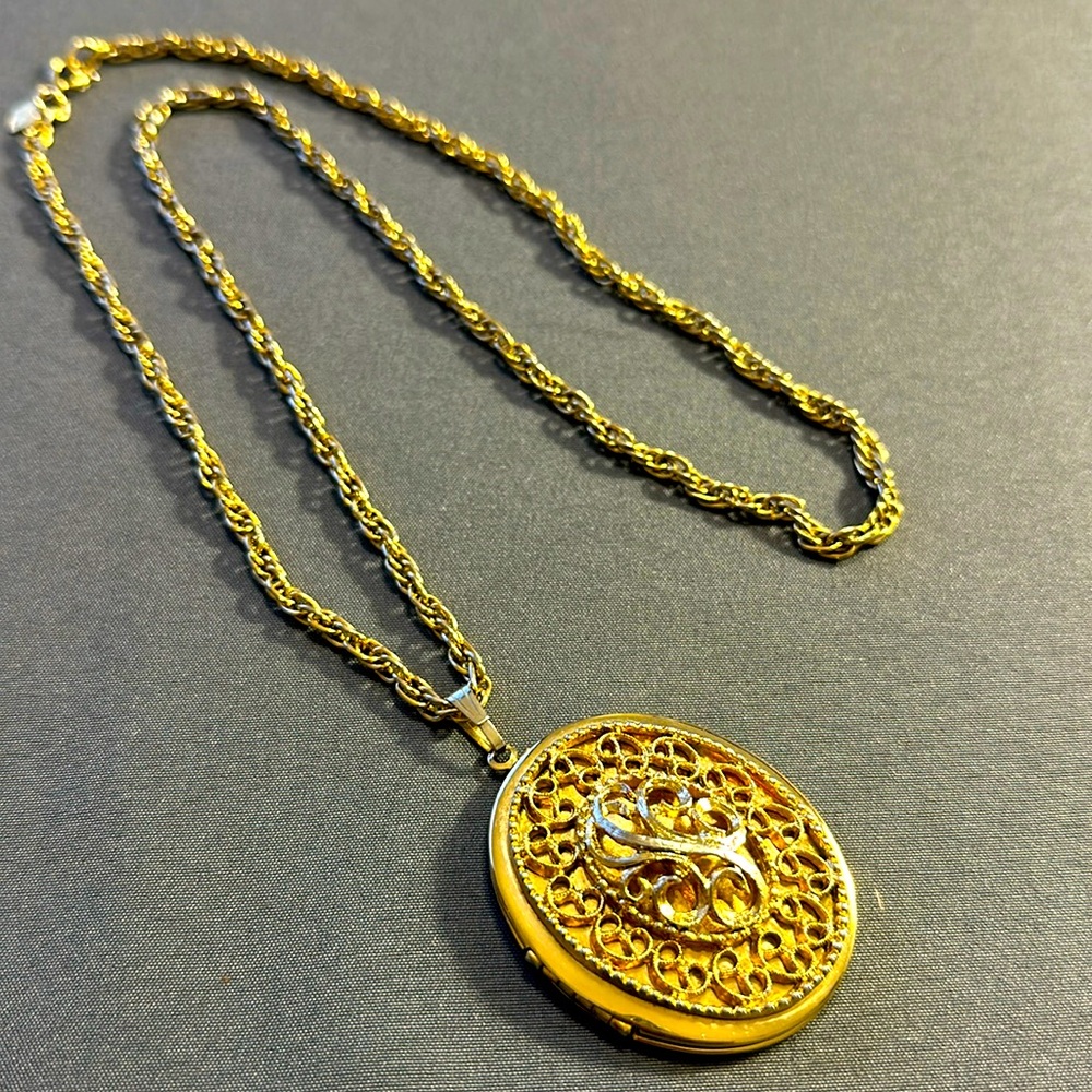 Sarah Coventry Large Gold Tone Filigree Locket Pendant Necklace